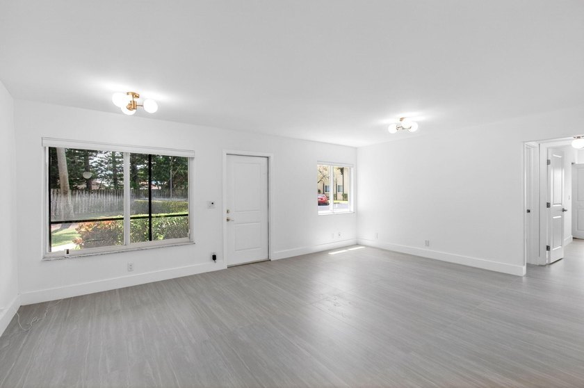 Fully Remodeled &amp; Move-In Ready! This stunning, fully renovated - photo 7