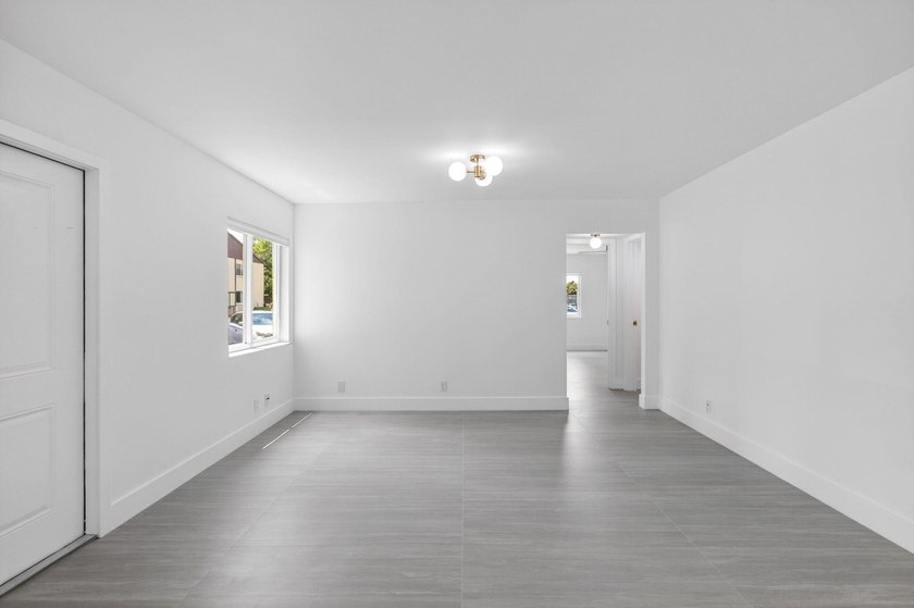 Fully Remodeled &amp; Move-In Ready! This stunning, fully renovated - photo 9
