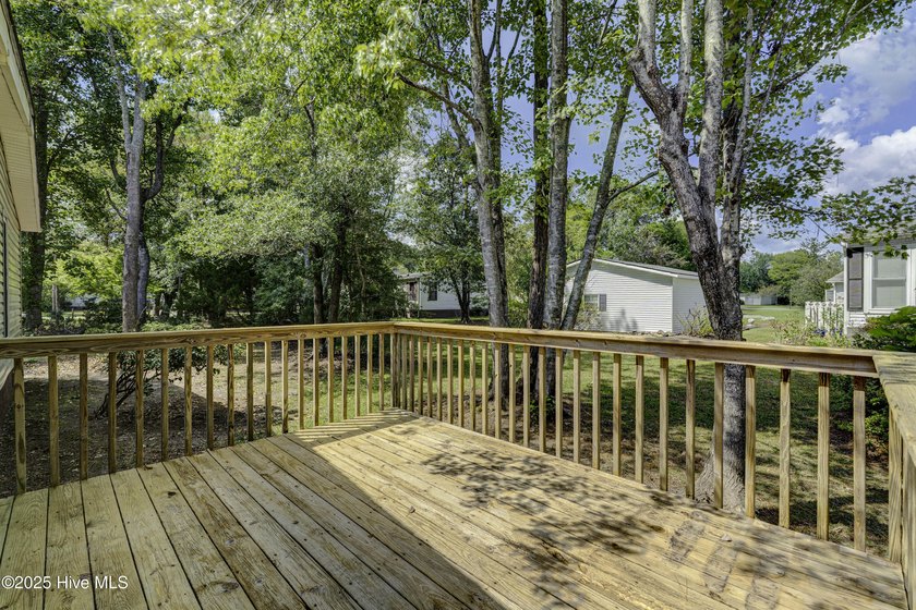 Back on the market, at no fault of seller. Set on a quiet - photo 33