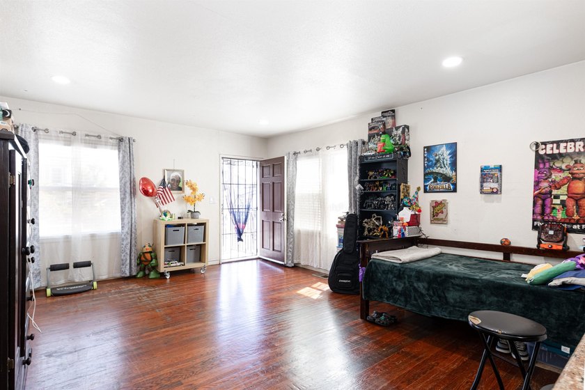 Renovated duplex with both units tenant-occupied, Each unit - photo 6