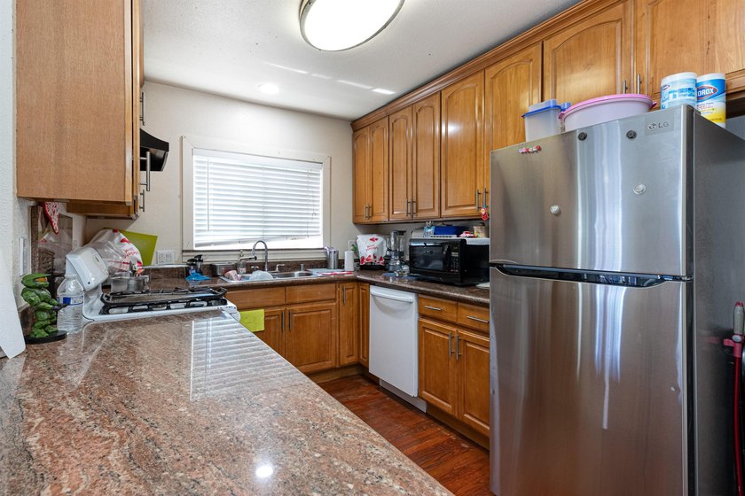 Renovated duplex with both units tenant-occupied, Each unit - photo 7