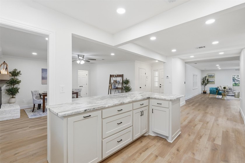 Discover this beautiful 5 bedroom, 4 bath 2 story home located - photo 9