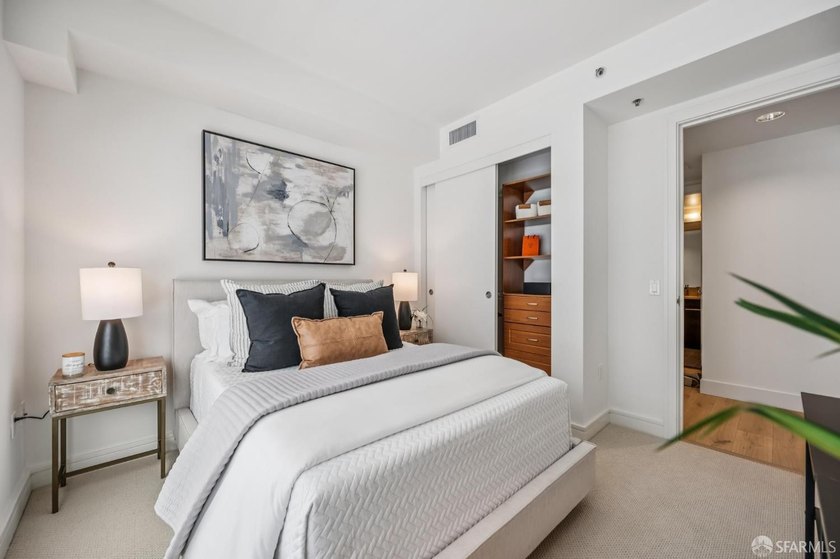 BLU 2 bedroom unit with a HUGE approx. 400 square foot private - photo 20