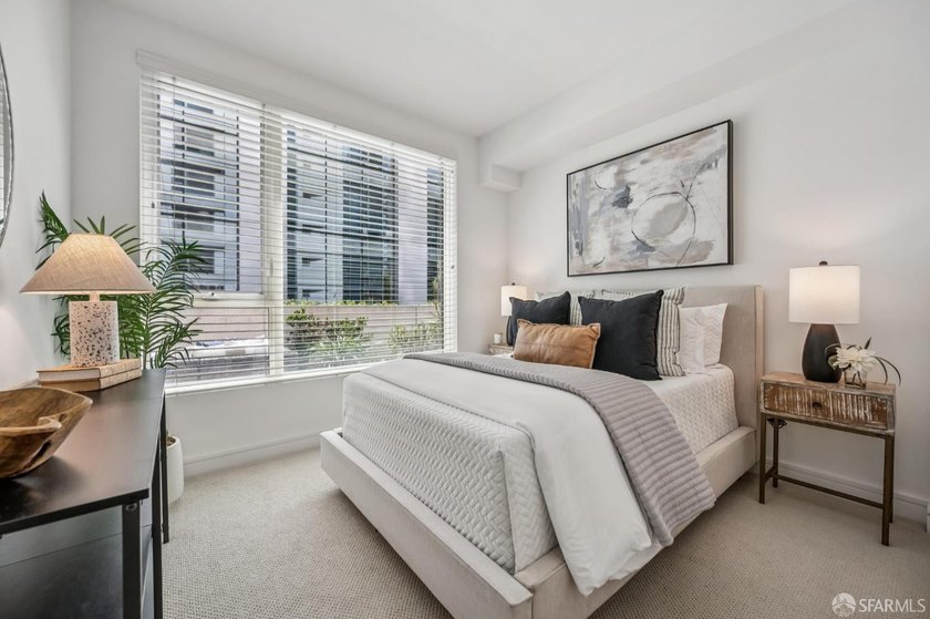 BLU 2 bedroom unit with a HUGE approx. 400 square foot private - photo 21