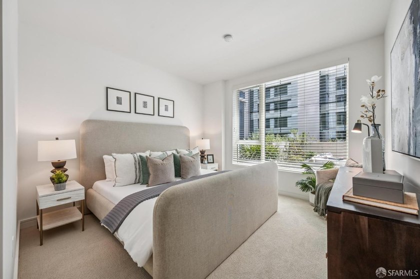 BLU 2 bedroom unit with a HUGE approx. 400 square foot private - photo 24