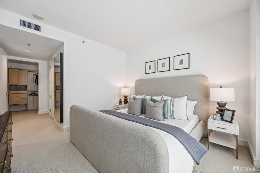 BLU 2 bedroom unit with a HUGE approx. 400 square foot private - photo 26