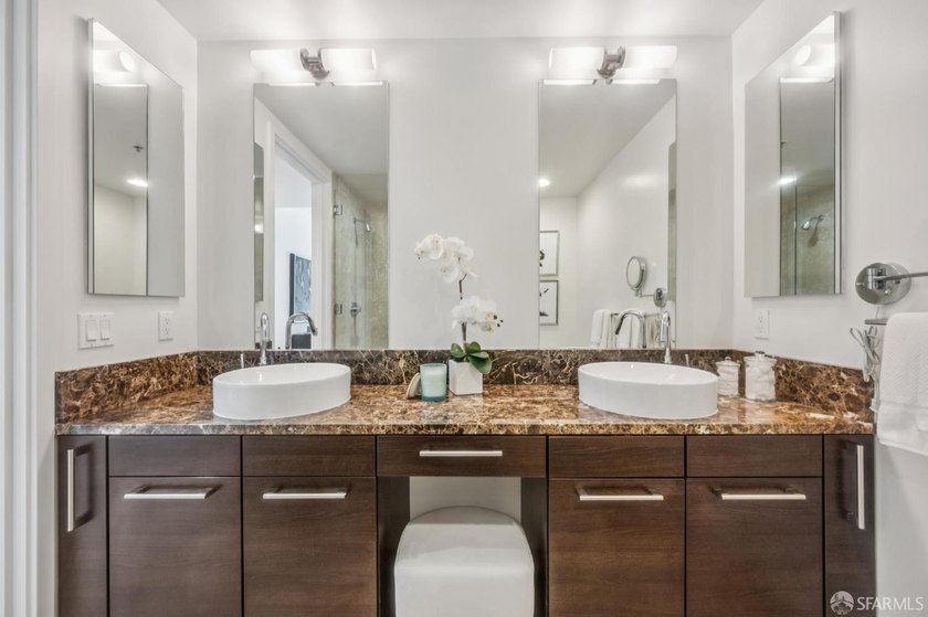 BLU 2 bedroom unit with a HUGE approx. 400 square foot private - photo 28