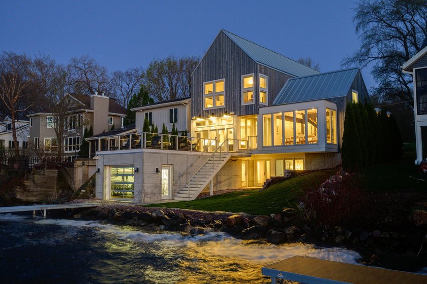 Lakefront luxury meets architectural distinction in this - photo 6