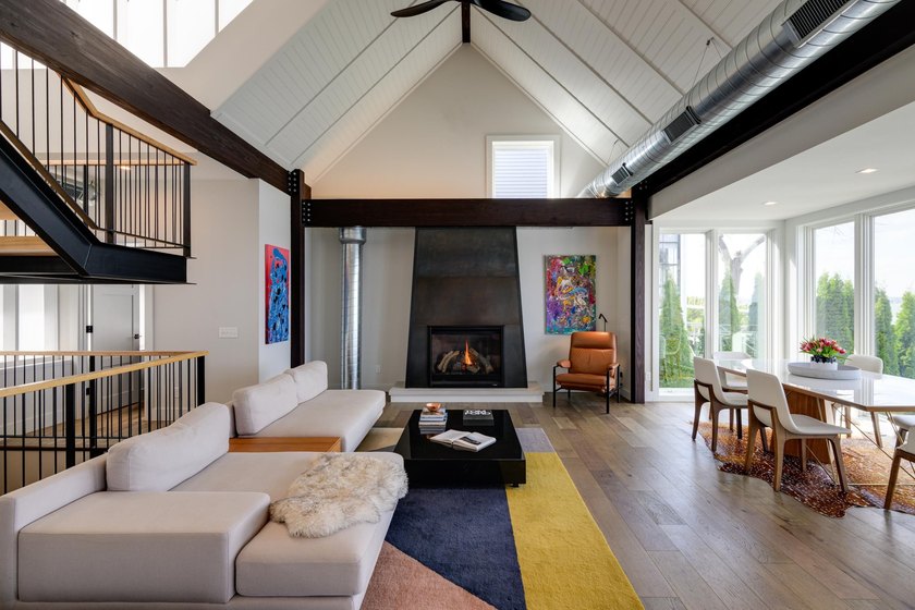 Lakefront luxury meets architectural distinction in this - photo 10