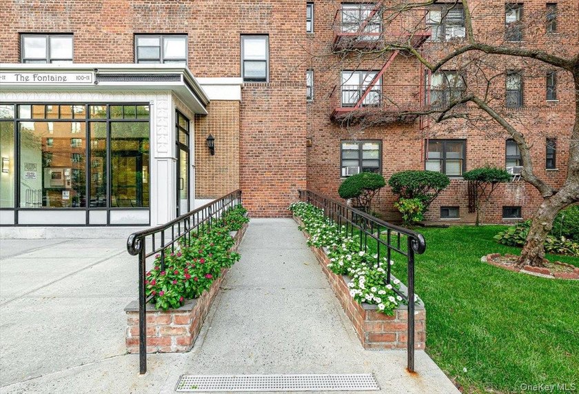 Pet Friendly, Renovated, and First Floor Convenience! Ditch the - photo 2