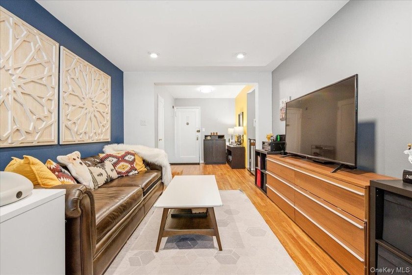 Pet Friendly, Renovated, and First Floor Convenience! Ditch the - photo 9