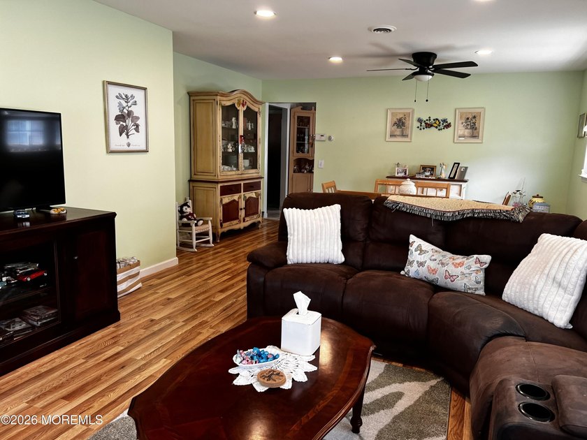 You won't want to miss out on this beautiful well maintained - photo 2