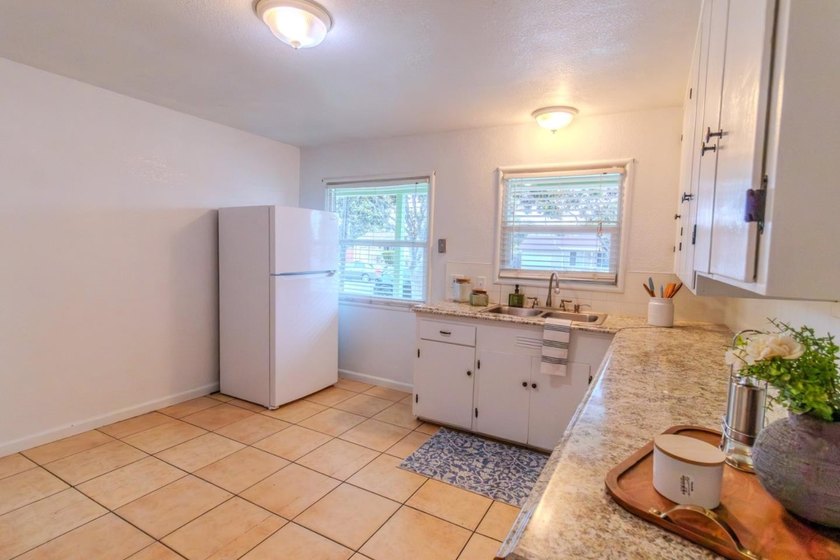 Welcome to this charming single-story home conveniently located - photo 11