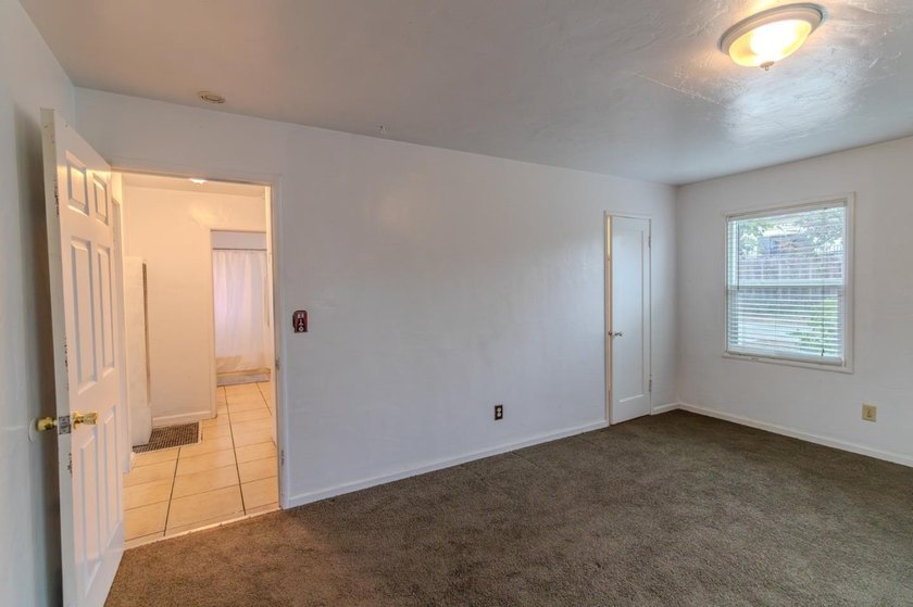 Welcome to this charming single-story home conveniently located - photo 15