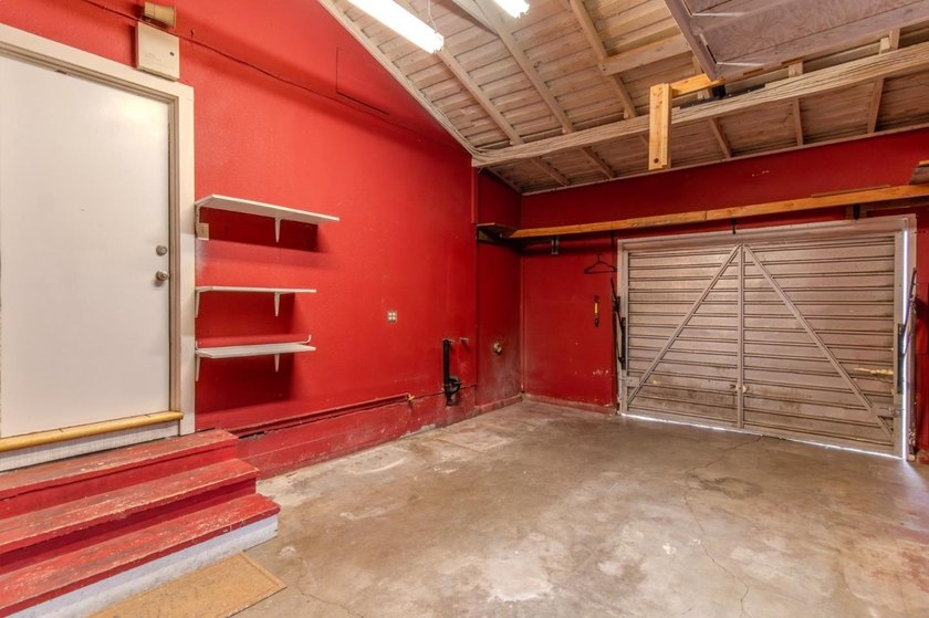 Welcome to this charming single-story home conveniently located - photo 21