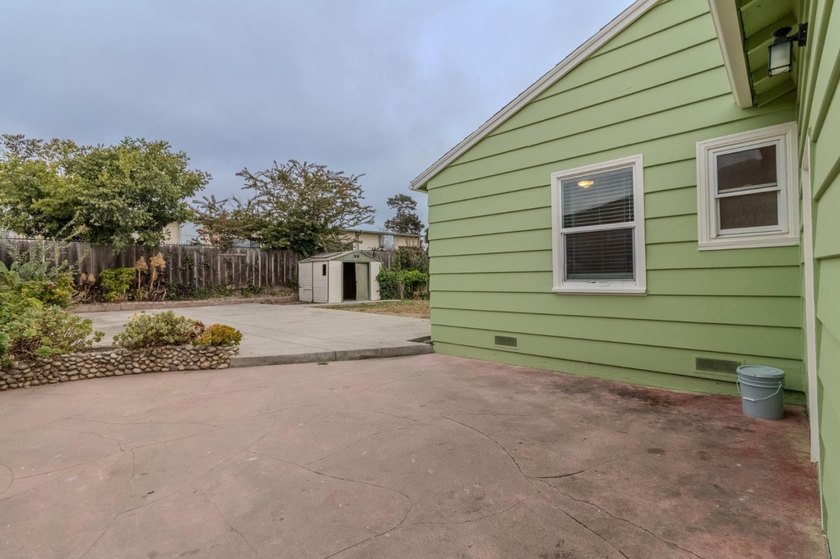 Welcome to this charming single-story home conveniently located - photo 23