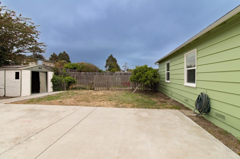 Welcome to this charming single-story home conveniently located - photo 25