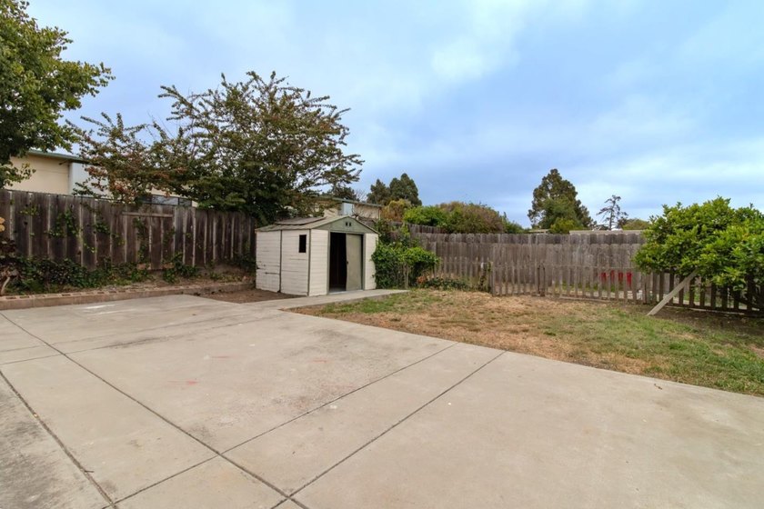 Welcome to this charming single-story home conveniently located - photo 26