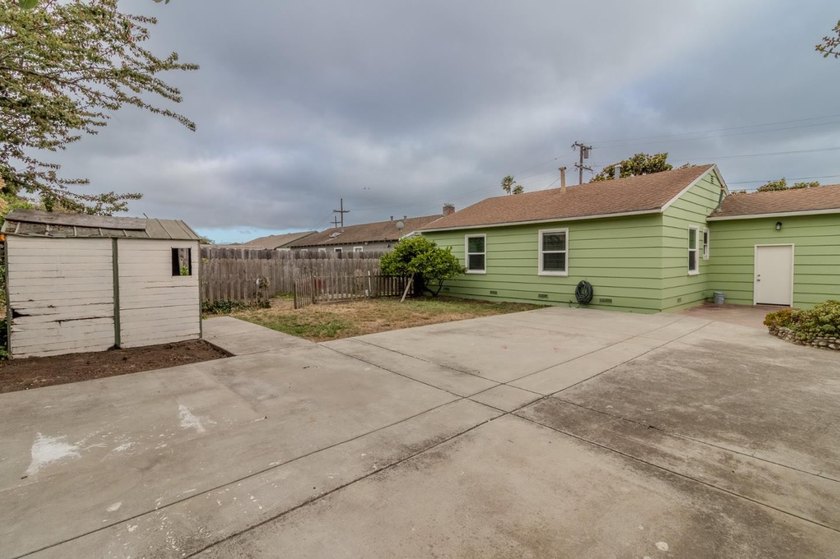 Welcome to this charming single-story home conveniently located - photo 28