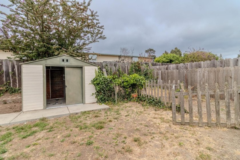 Welcome to this charming single-story home conveniently located - photo 30