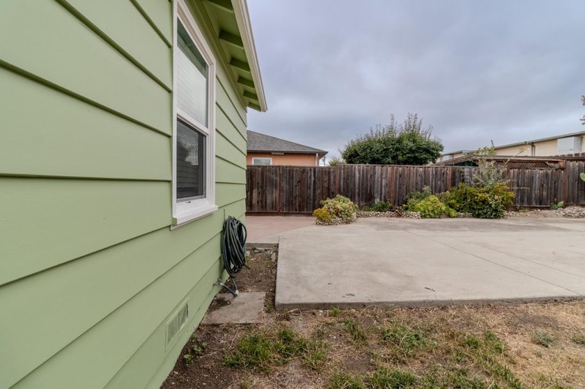 Welcome to this charming single-story home conveniently located - photo 33