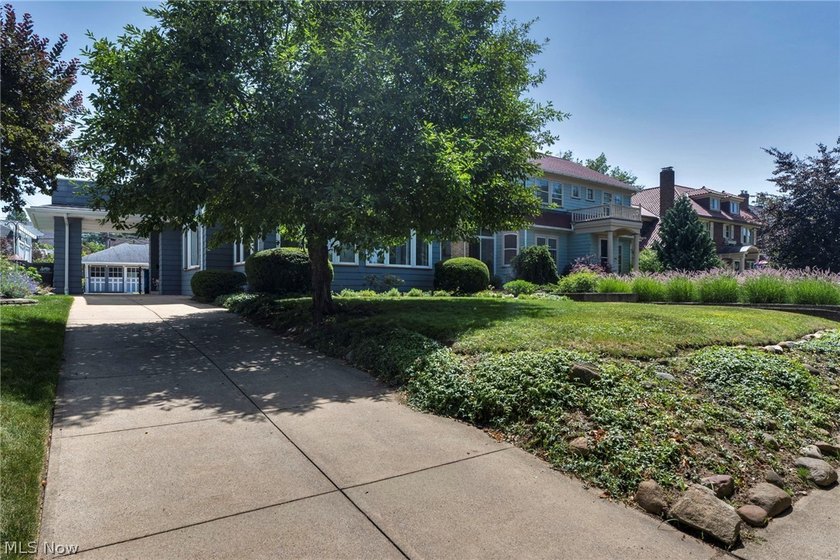 Welcome to 17435 Lake Avenue, a beautifully maintained century - photo 4