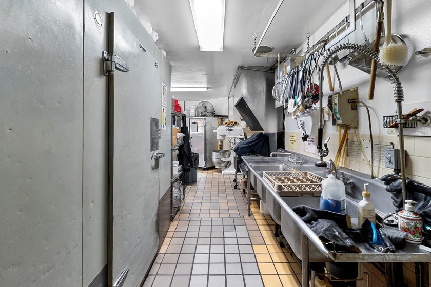 Turn-key opportunity! Well-run diner known for its loyal - photo 32