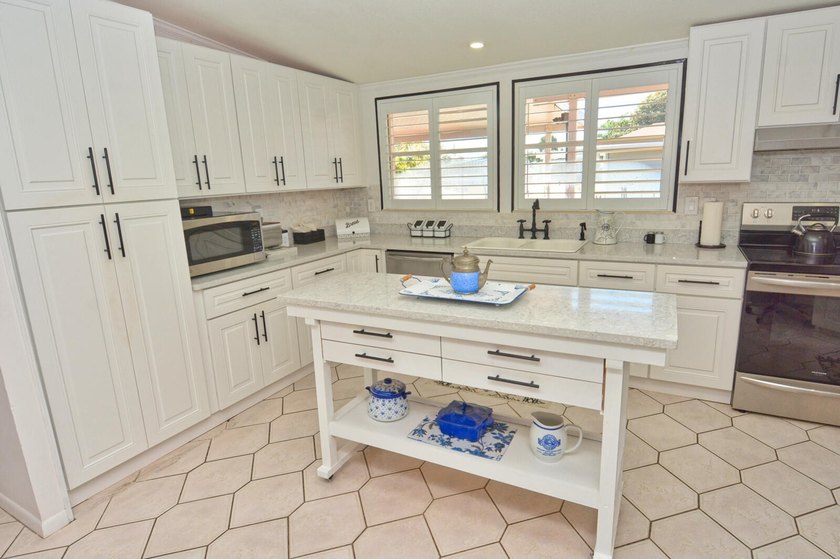 LAND OWNED! Spectacular 3-bedroom, 2-bath home with sweeping - photo 13