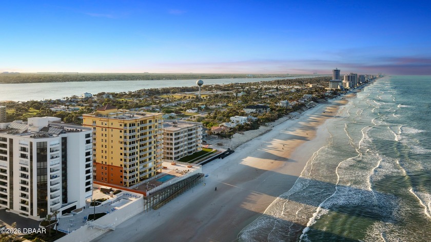 Experience the pinnacle of boutique luxurious oceanfront living - photo 4