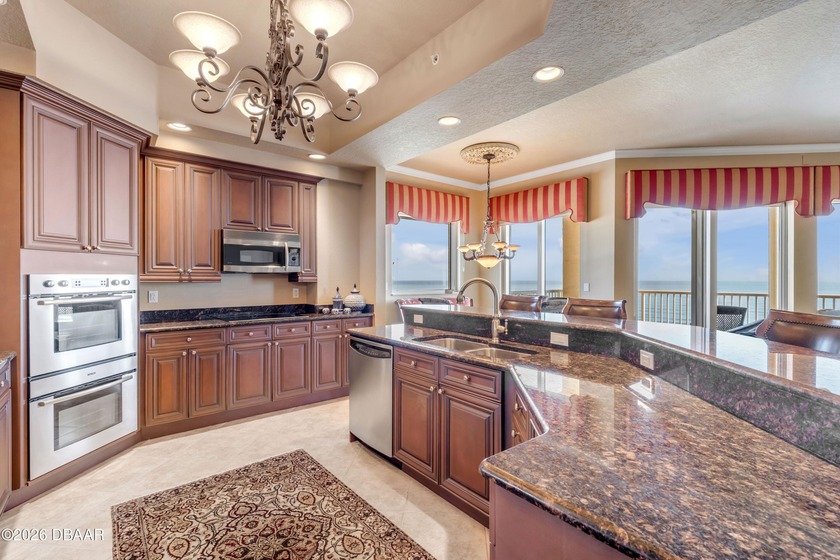 Experience the pinnacle of boutique luxurious oceanfront living - photo 10