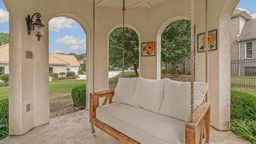 Welcome to 2207 Doral Cove, an exceptional golf course property - photo 4