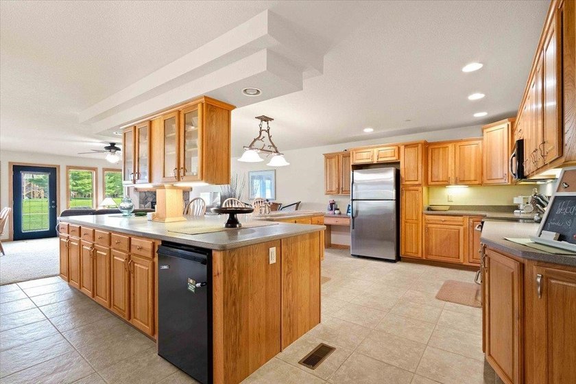 Upgraded Northern Bay Condominium Located On WI 4th Largest - photo 15