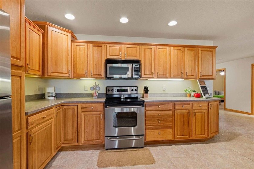 Upgraded Northern Bay Condominium Located On WI 4th Largest - photo 17