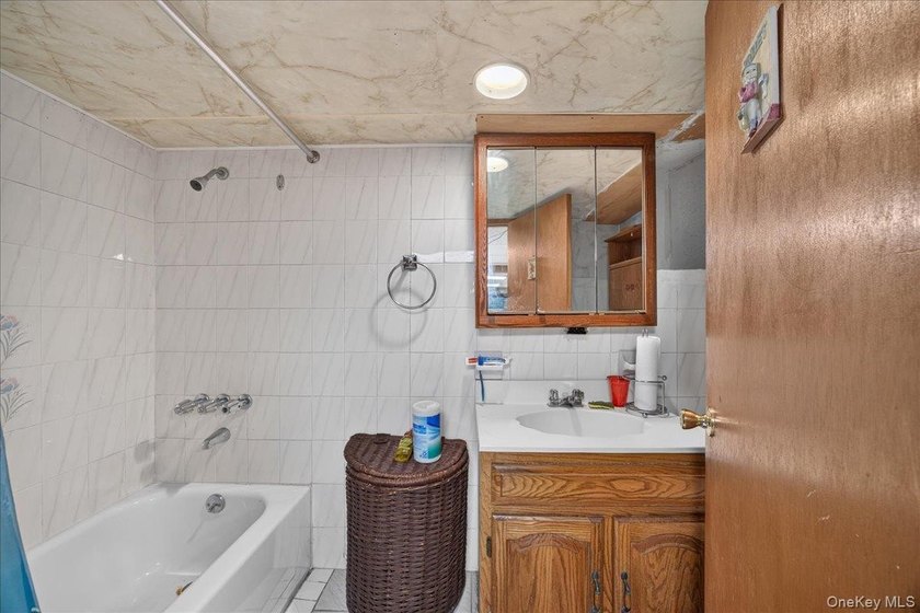 Welcome to 77 Irving Place in New Rochelle. This charming - photo 18