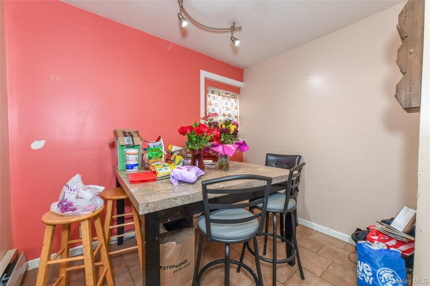 Well maintained two family in residential Rosedale. Both floors - photo 19