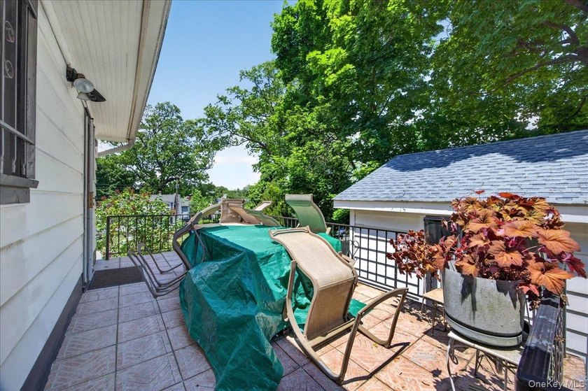 Welcome to 77 Irving Place in New Rochelle. This charming - photo 25