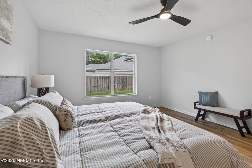Beautifully renovated 3-bedroom, 2-bath home with a 2-car garage - photo 31