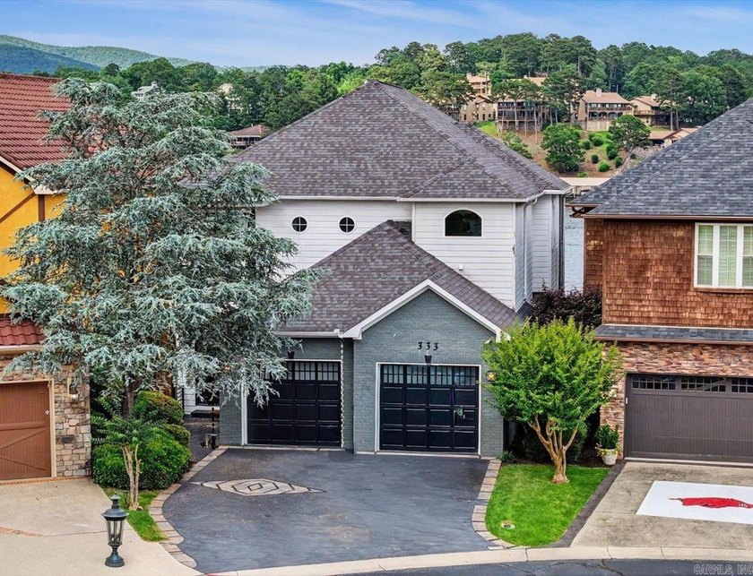 Experience luxury lake living at its finest in the prestigious - photo 4