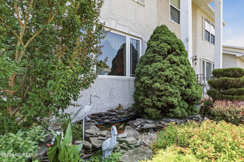 Welcome to this beautifully maintained 4-bedroom, 2.5-bath - photo 5
