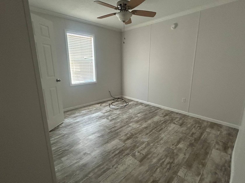 Welcome to your charming abode! This freshly painted 2023 - photo 11