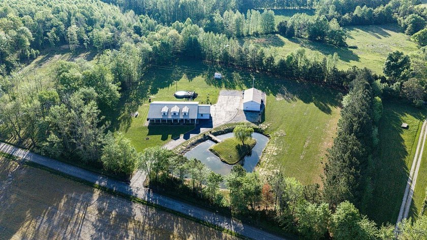 Some properties don't just offer space - they offer a whole - photo 37