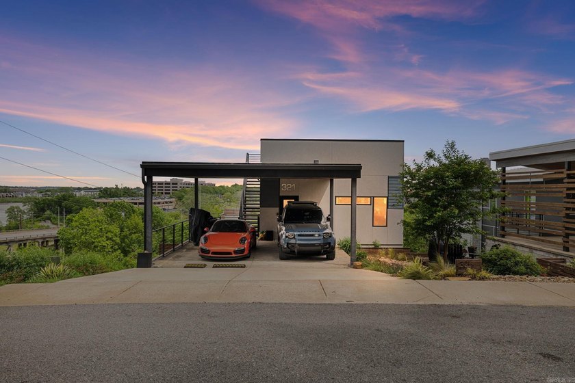 Perched above The Capitol, this contemporary retreat is designed - photo 2