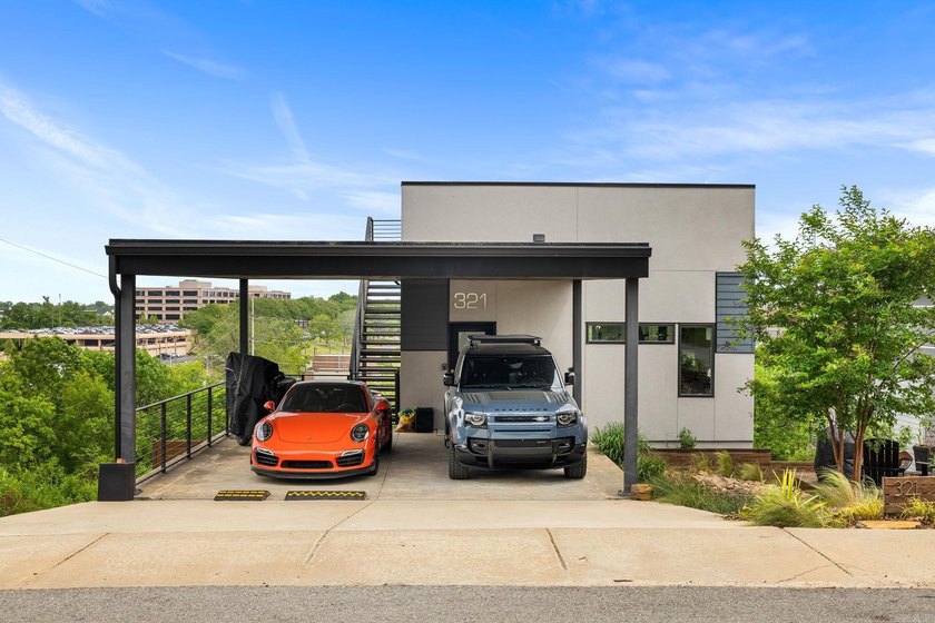 Perched above The Capitol, this contemporary retreat is designed - photo 3