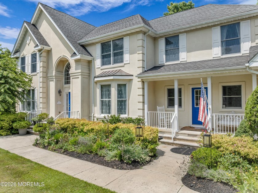 This exceptional Center Hall Colonial offers luxury, privacy - photo 3