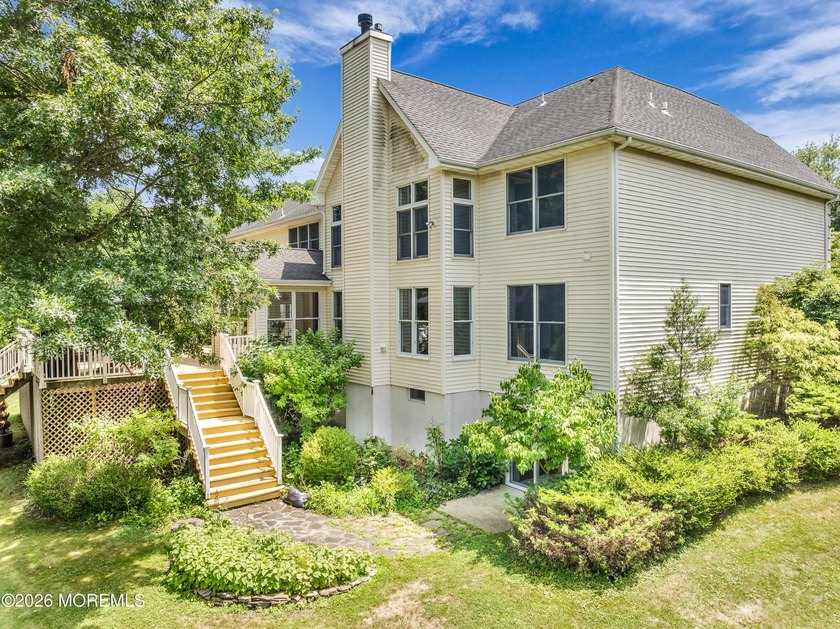 This exceptional Center Hall Colonial offers luxury, privacy - photo 5