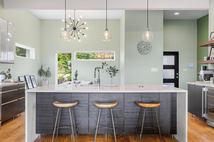 Perched above The Capitol, this contemporary retreat is designed - photo 8