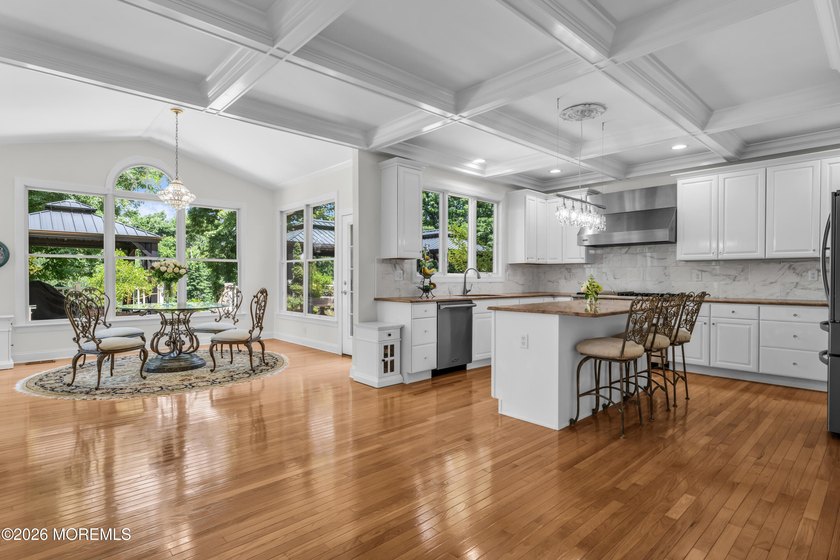 This exceptional Center Hall Colonial offers luxury, privacy - photo 9