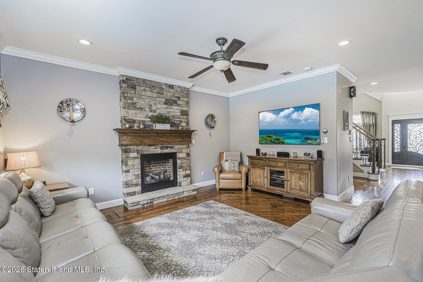 Welcome to 86 West Castor Place, a truly exceptional - photo 17