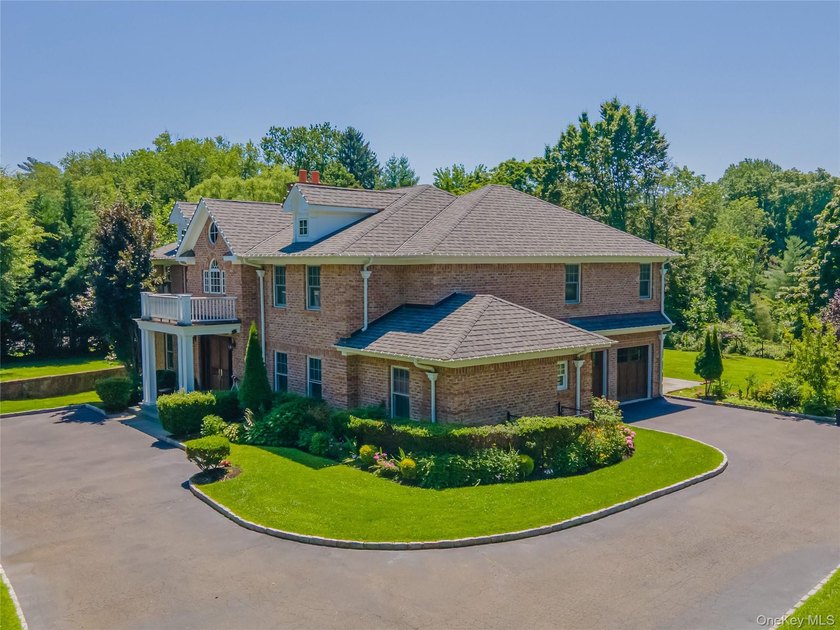 Located in the prestigious Village of Roslyn Harbor, this - photo 4