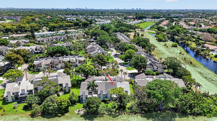 Stunning Boca Raton townhome offering exceptional space &amp; value - photo 2